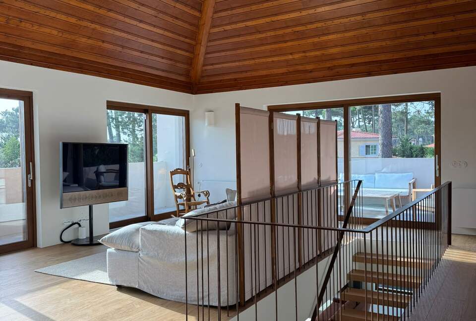 A Modern Villa with Garden Elegance - Colares, Portugal