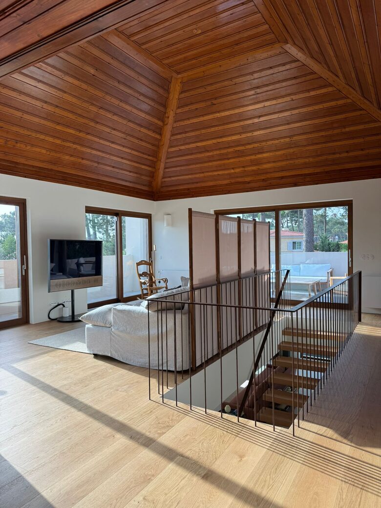 A Modern Villa with Garden Elegance - Colares, Portugal