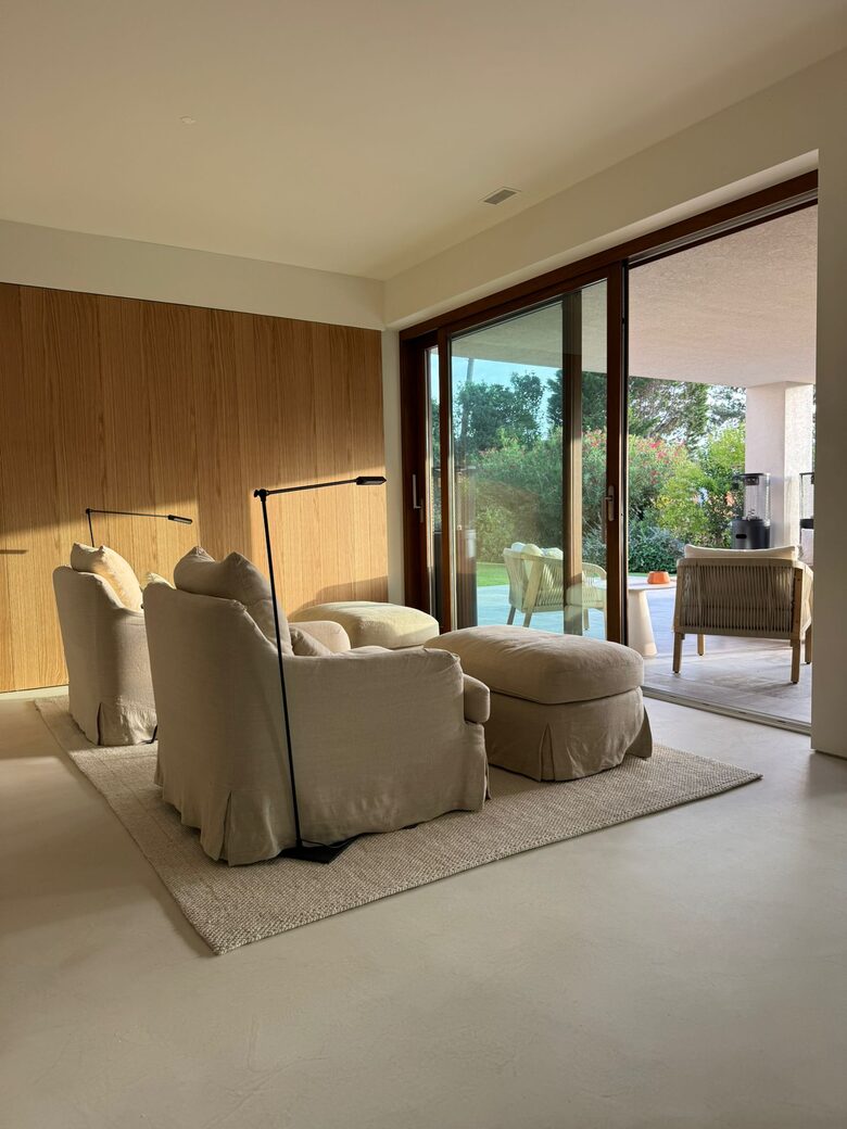 A Modern Villa with Garden Elegance - Colares, Portugal