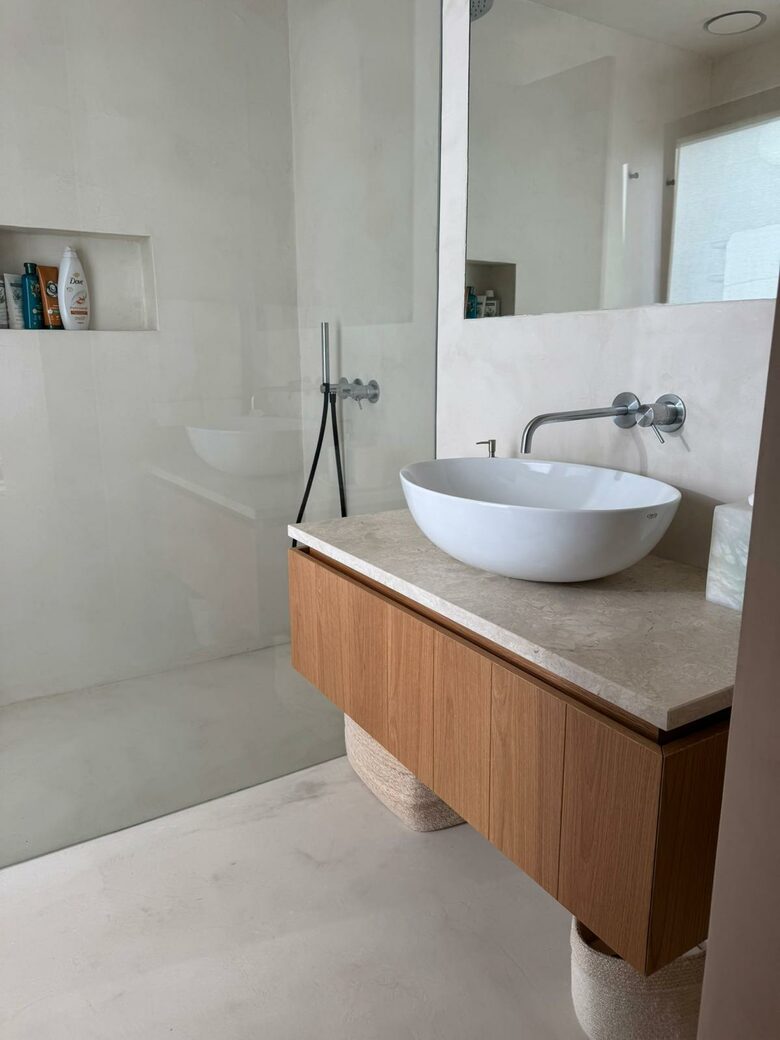 A Modern Villa with Garden Elegance - Colares, Portugal