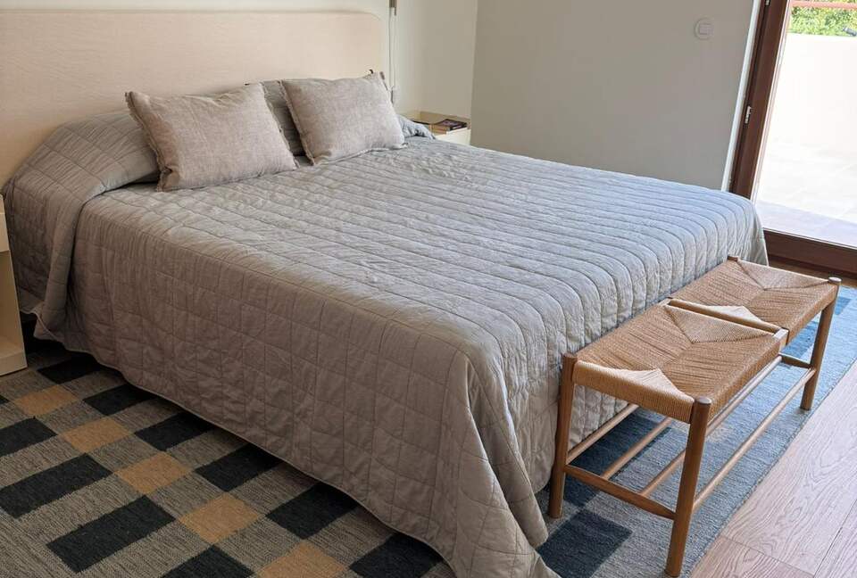 A Modern Villa with Garden Elegance - Colares, Portugal