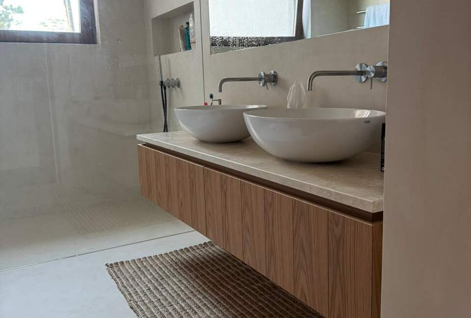 A Modern Villa with Garden Elegance - Colares, Portugal