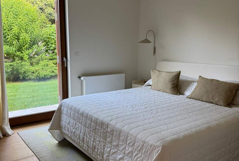 A Modern Villa with Garden Elegance - Colares, Portugal