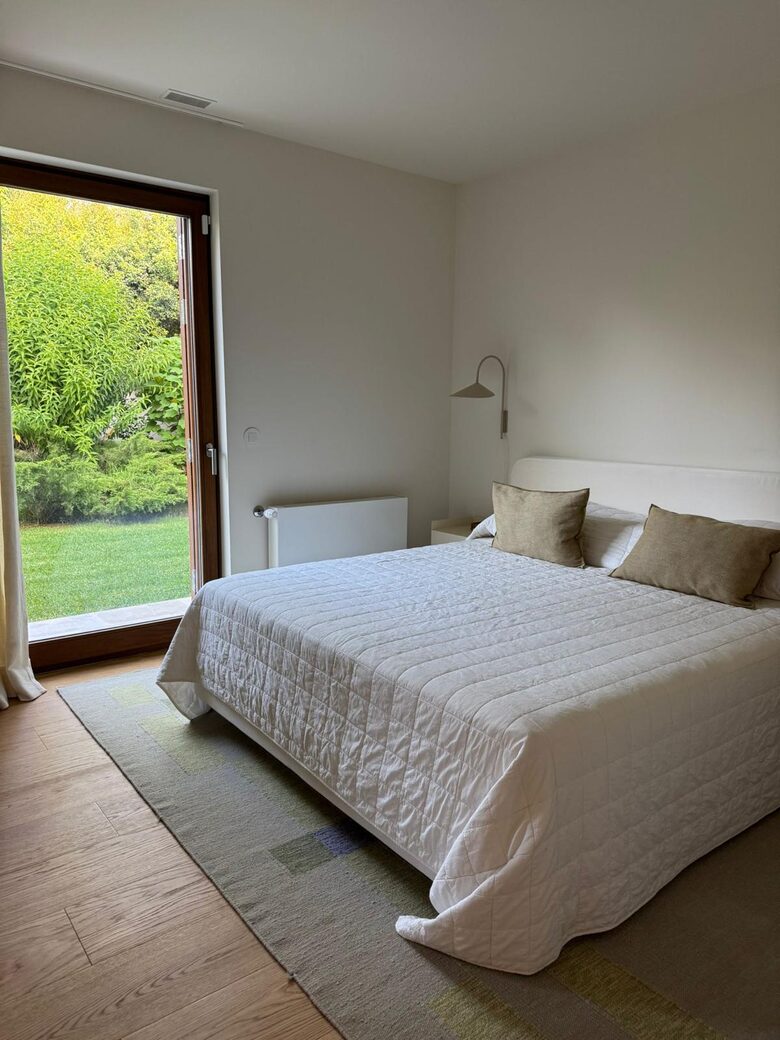 A Modern Villa with Garden Elegance - Colares, Portugal