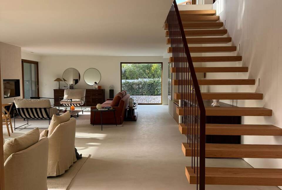 A Modern Villa with Garden Elegance - Colares, Portugal