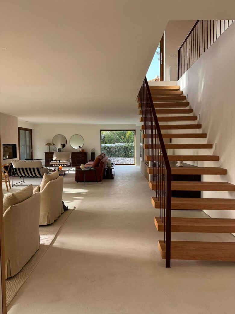 A Modern Villa with Garden Elegance - Colares, Portugal