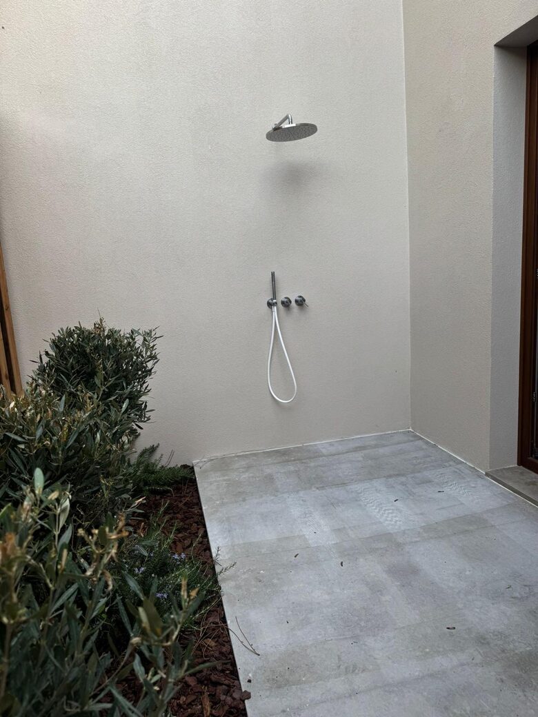 A Modern Villa with Garden Elegance - Colares, Portugal