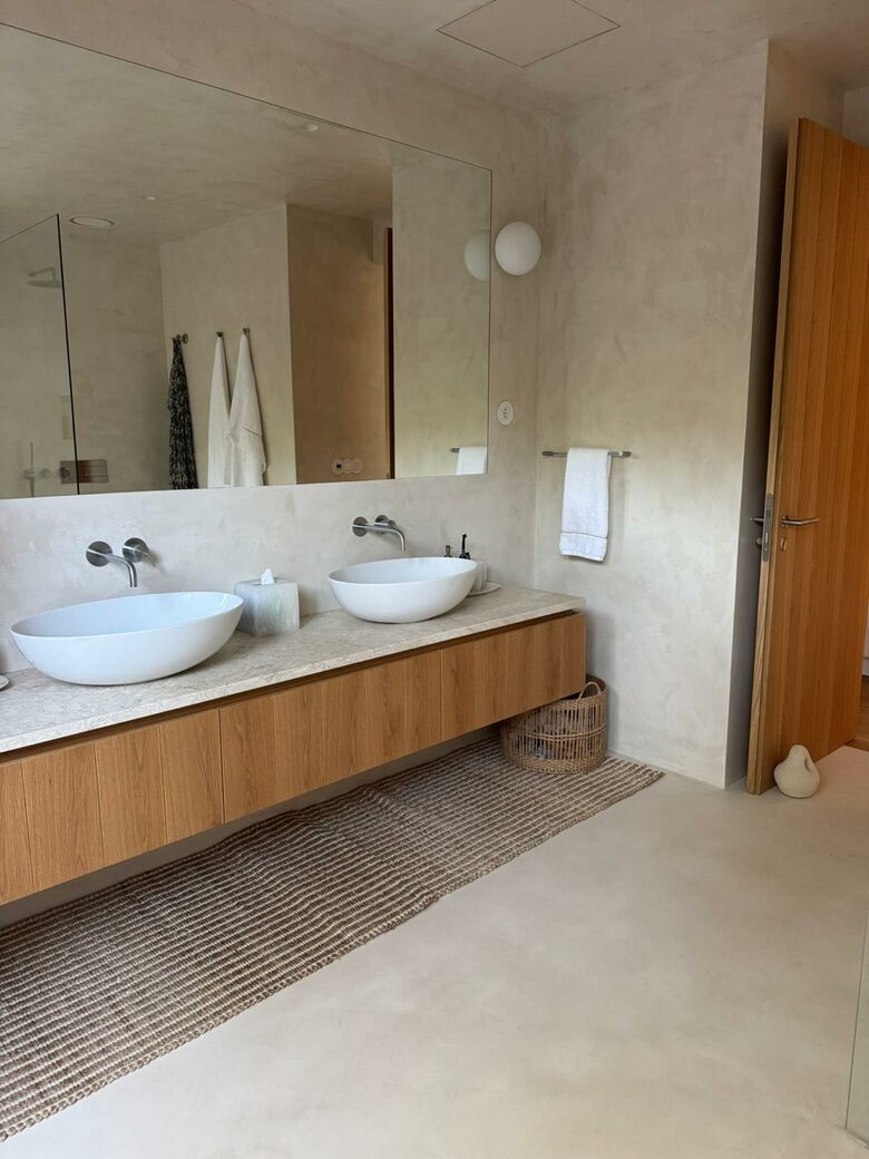 A Modern Villa with Garden Elegance - Colares, Portugal