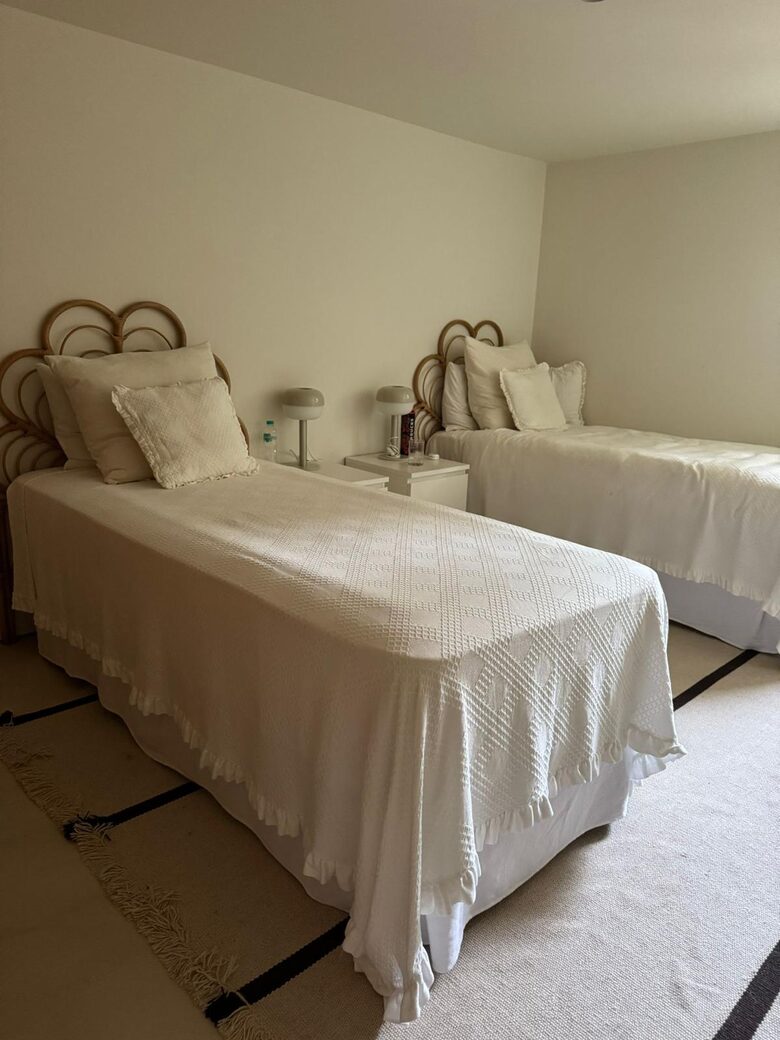 A Modern Villa with Garden Elegance - Colares, Portugal