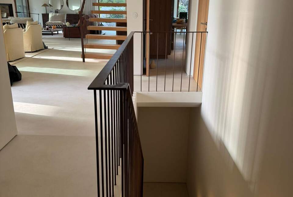 A Modern Villa with Garden Elegance - Colares, Portugal