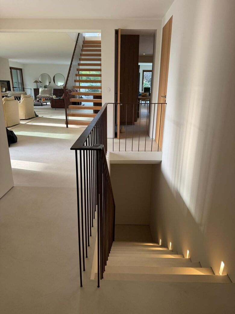 A Modern Villa with Garden Elegance - Colares, Portugal