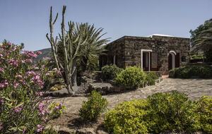 Authentic Pantelleria Estate with Terraced Gardens and Pool - Pantelleria, Italy