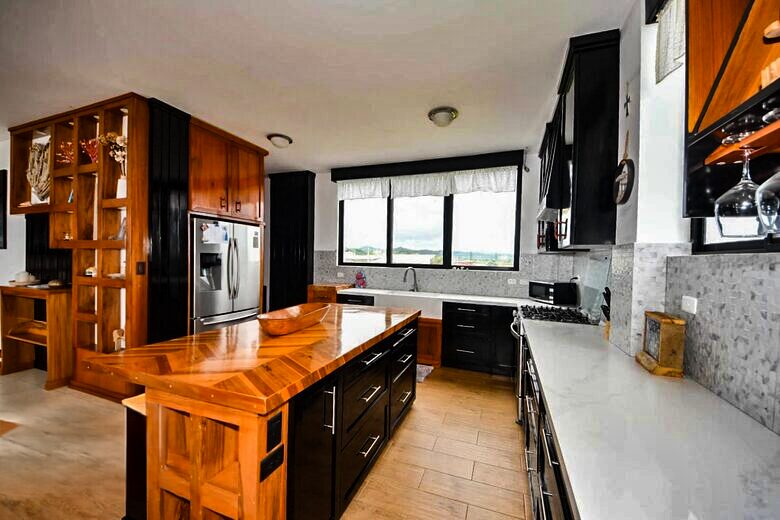 Oceanfront Serenity in San Clemente - San Clemente-san Jacinto, Ecuador