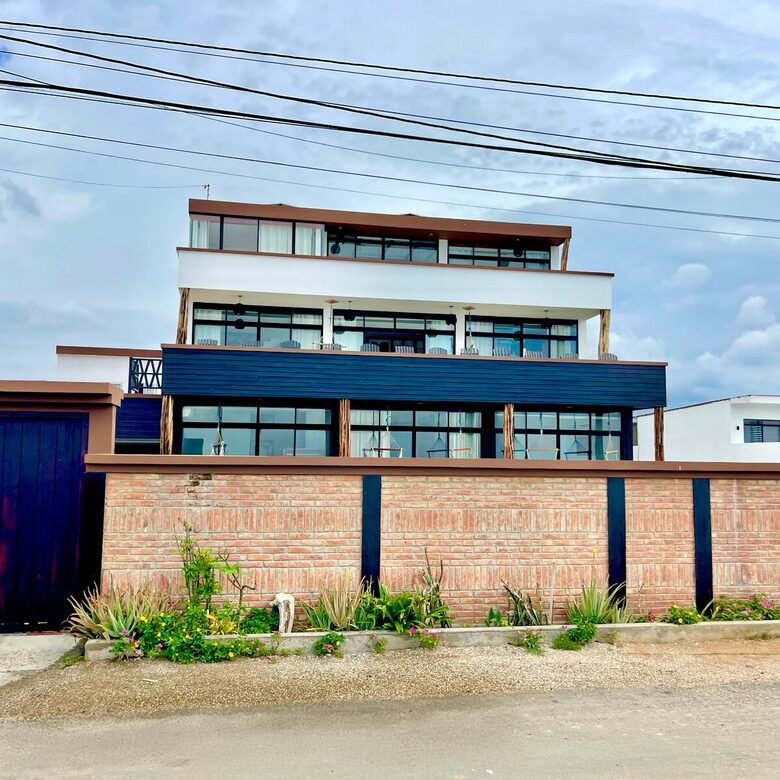 Oceanfront Serenity in San Clemente - San Clemente-san Jacinto, Ecuador