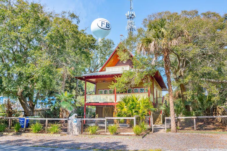 Island Escape Near Charleston - Folly Beach, South Carolina