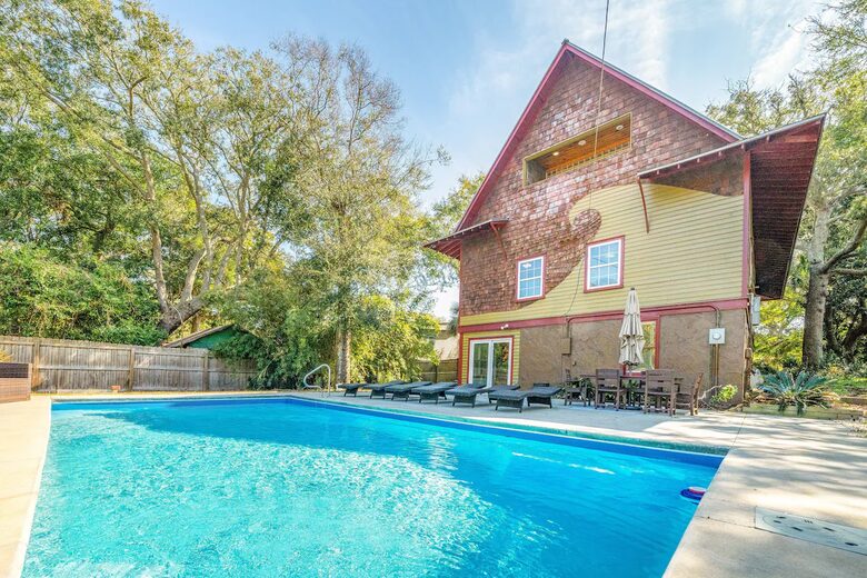 Island Escape Near Charleston - Folly Beach, South Carolina