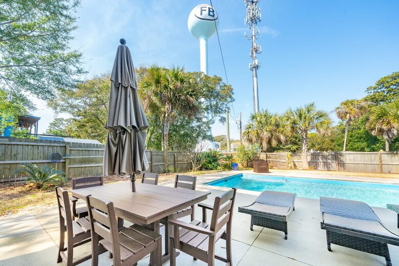 Island Escape Near Charleston - Folly Beach, South Carolina