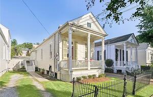 Historic Shotgun Cottage in Uptown New Orleans - New Orleans, Louisiana