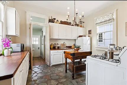 Historic Shotgun Cottage in Uptown New Orleans - New Orleans, Louisiana