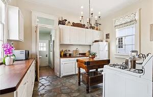 Historic Shotgun Cottage in Uptown New Orleans - New Orleans, Louisiana