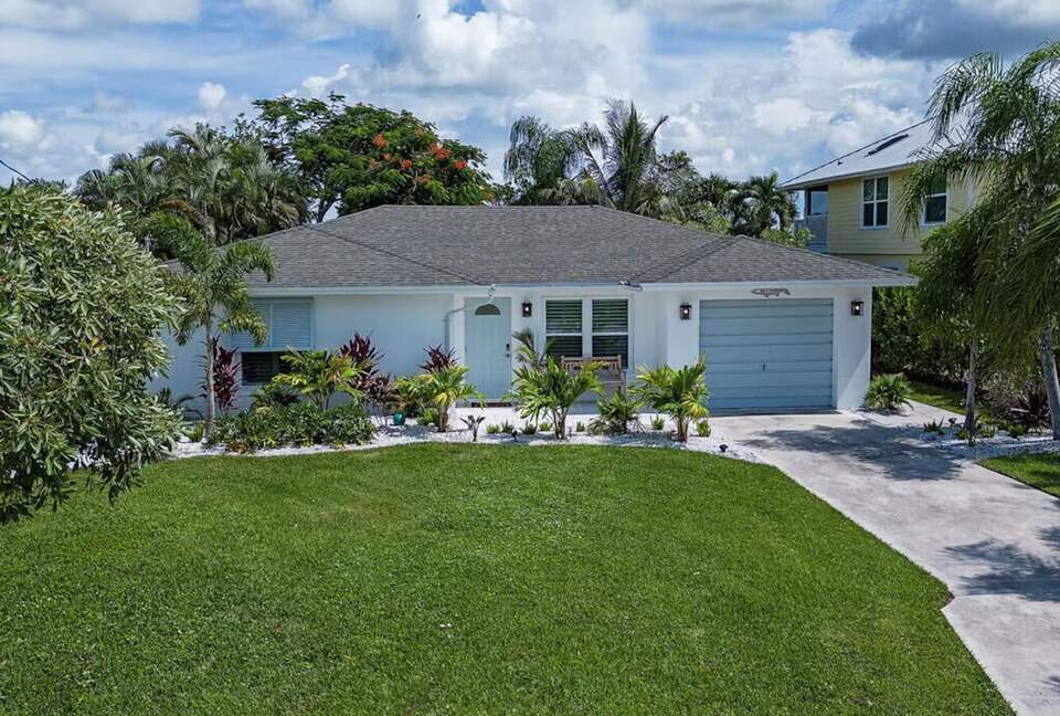 Waterfront Cottage on the Isles of Capri - Naples, Florida