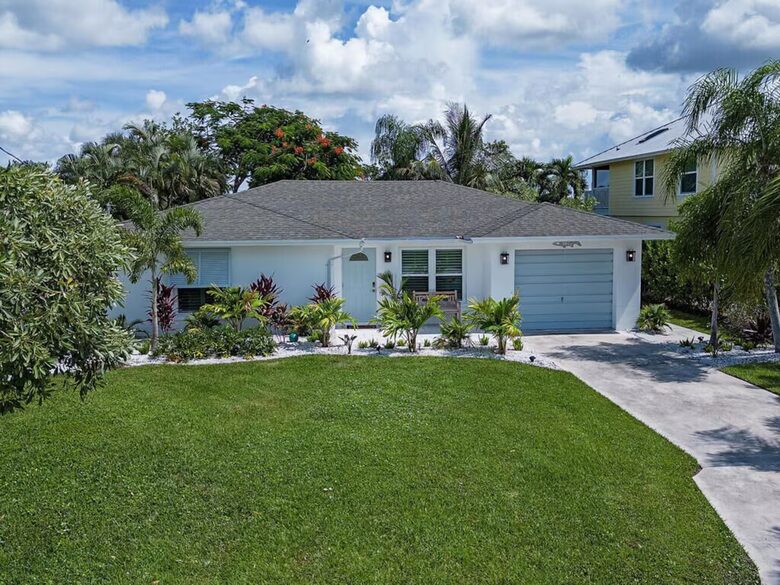 Waterfront Cottage on the Isles of Capri - Naples, Florida