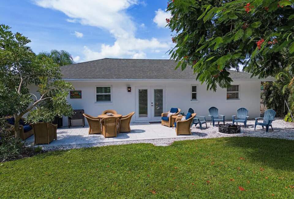 Waterfront Cottage on the Isles of Capri - Naples, Florida