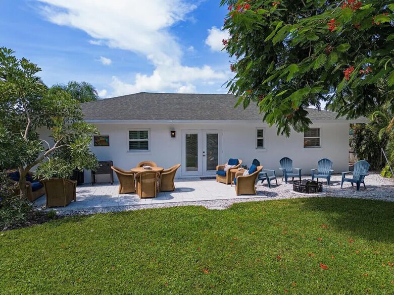 Waterfront Cottage on the Isles of Capri - Naples, Florida