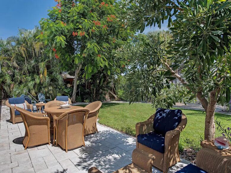 Waterfront Cottage on the Isles of Capri - Naples, Florida