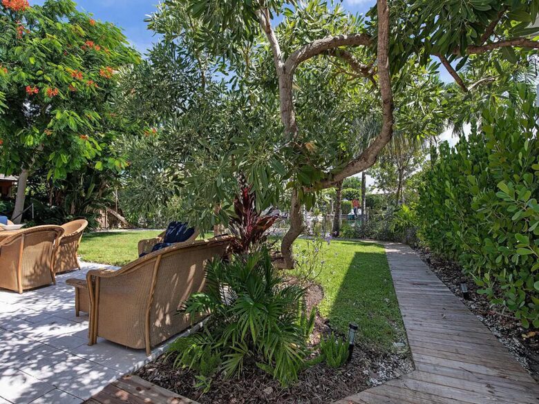 Waterfront Cottage on the Isles of Capri - Naples, Florida