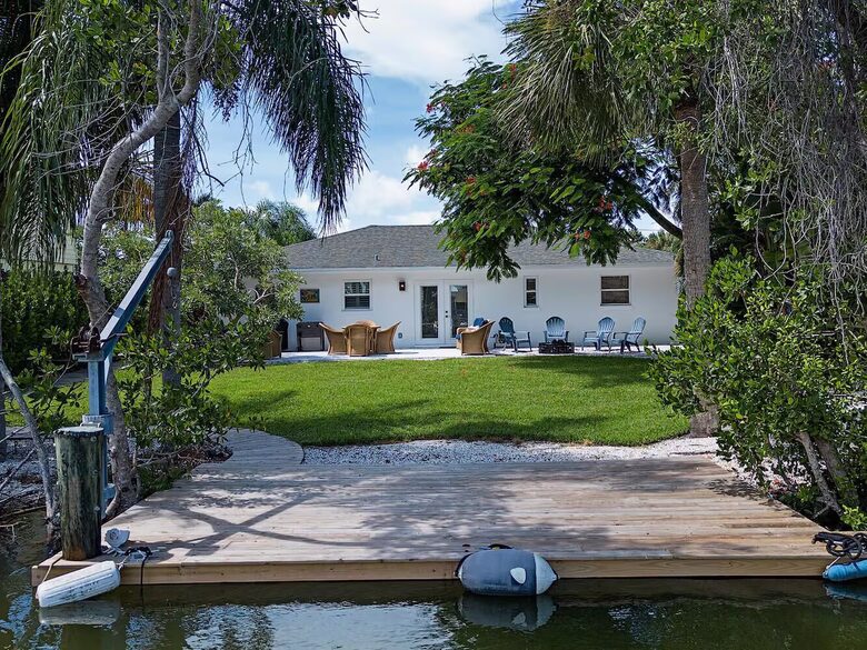 Waterfront Cottage on the Isles of Capri - Naples, Florida