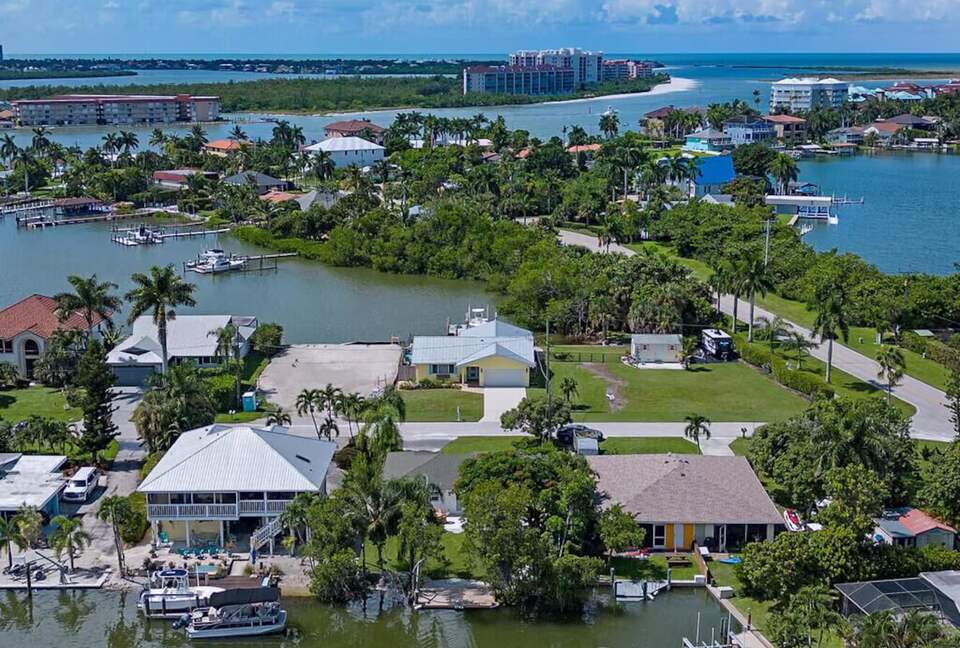 Waterfront Cottage on the Isles of Capri - Naples, Florida