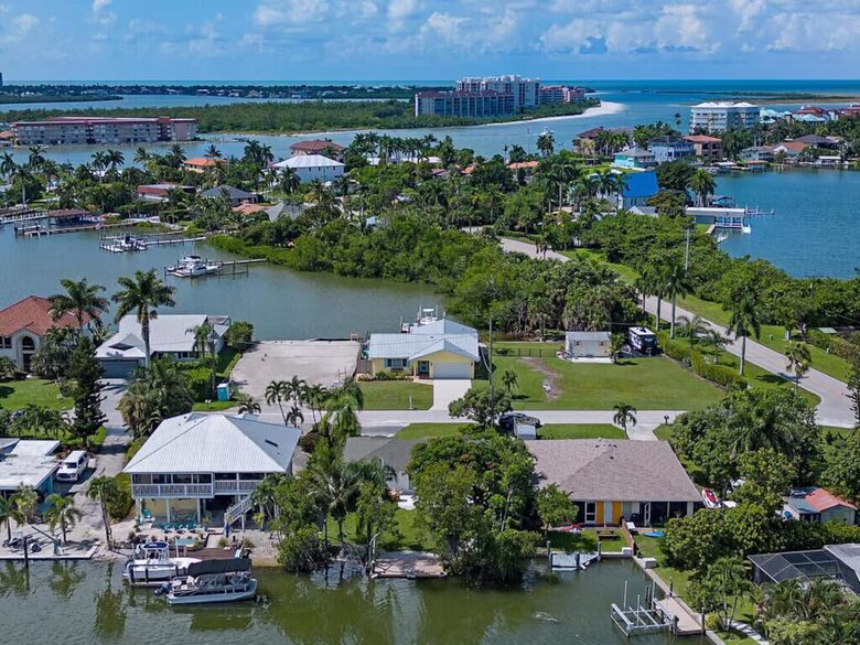 Waterfront Cottage on the Isles of Capri - Naples, Florida