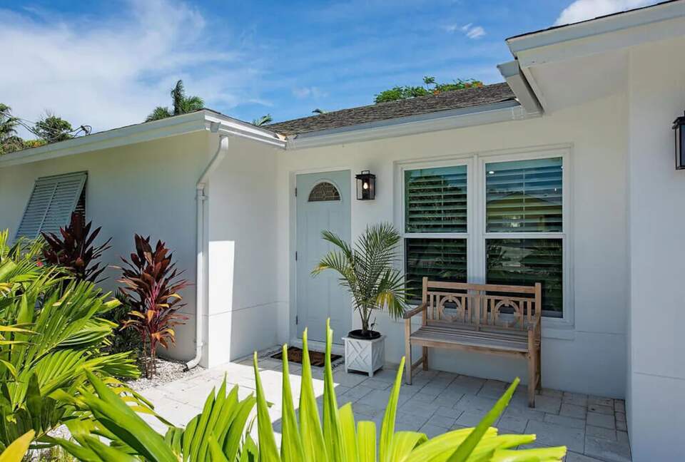 Waterfront Cottage on the Isles of Capri - Naples, Florida