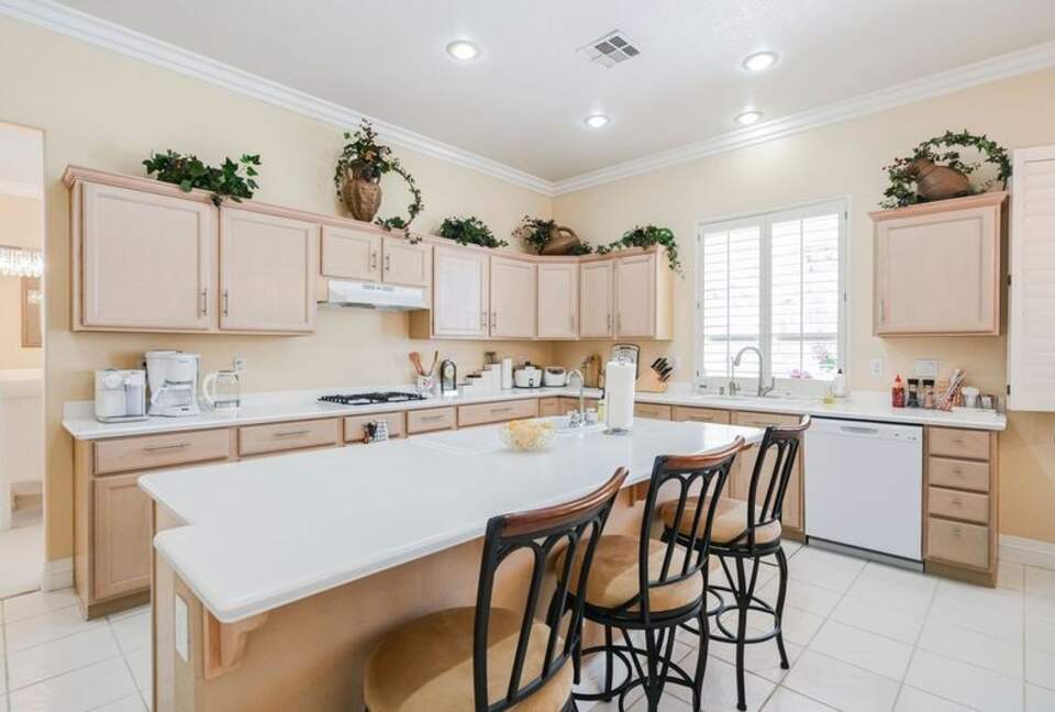 Refined Six-Bedroom Retreat Minutes from the Strip - Las Vegas, Nevada