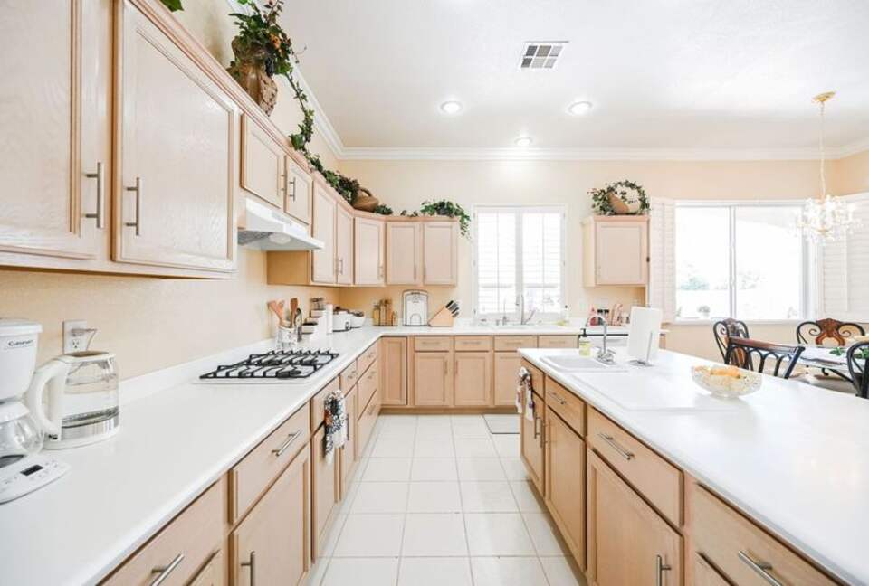 Refined Six-Bedroom Retreat Minutes from the Strip - Las Vegas, Nevada