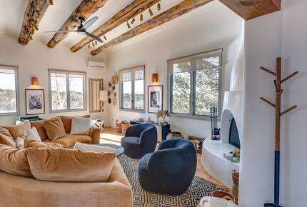 Desert Sanctuary with Designer Touches - Santa Fe, New Mexico