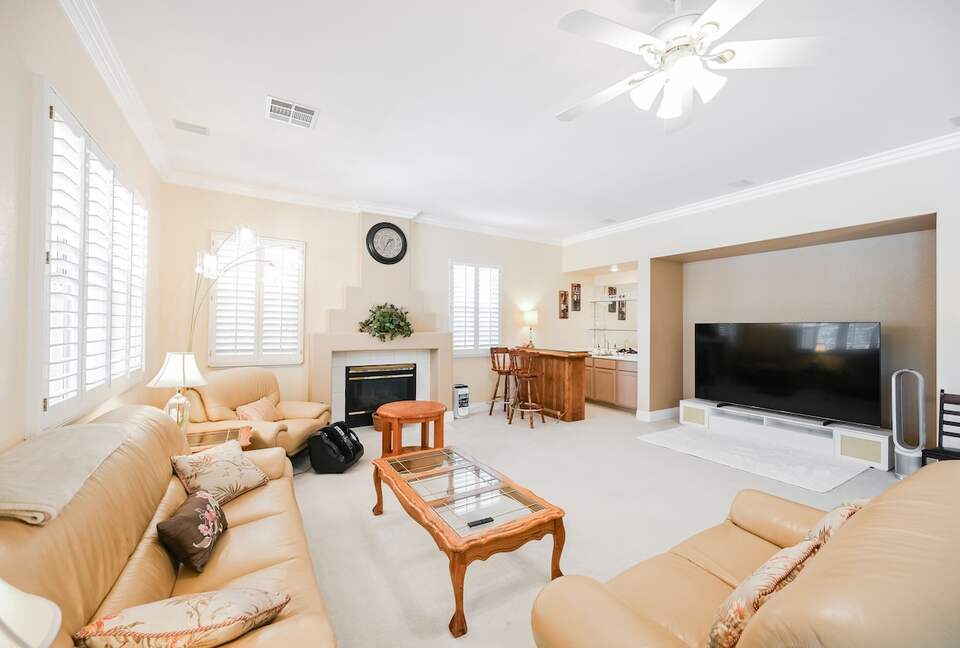 Refined Six-Bedroom Retreat Minutes from the Strip - Las Vegas, Nevada