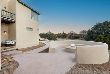Desert Sanctuary with Designer Touches - Santa Fe, New Mexico