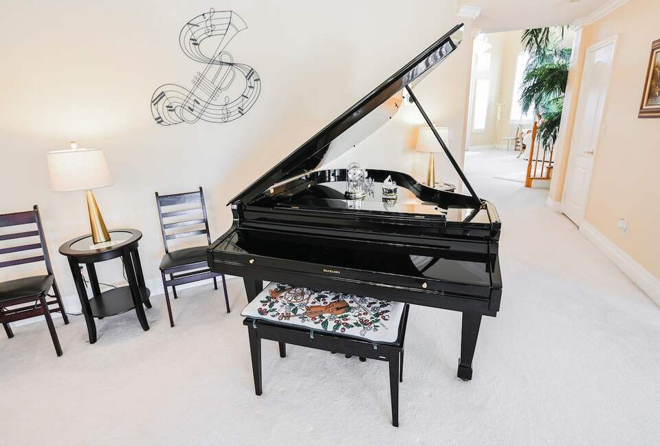 Refined Six-Bedroom Retreat Minutes from the Strip - Las Vegas, Nevada