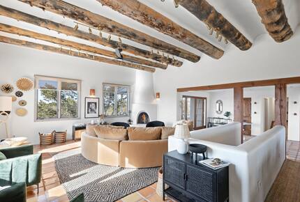 Desert Sanctuary with Designer Touches - Santa Fe, New Mexico