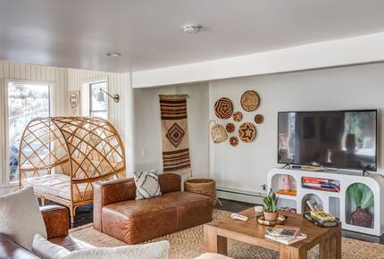 Desert Sanctuary with Designer Touches - Santa Fe, New Mexico
