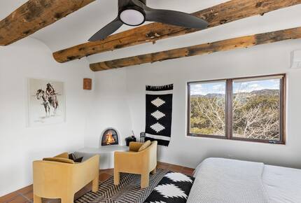 Desert Sanctuary with Designer Touches - Santa Fe, New Mexico