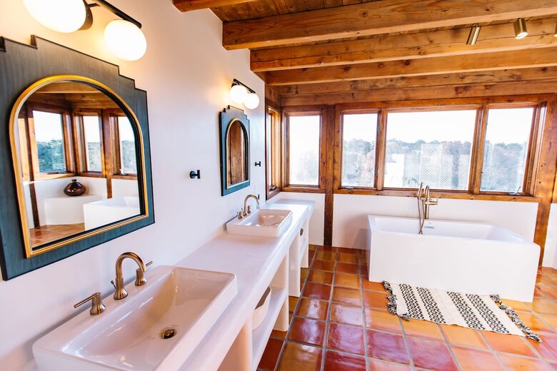 Desert Sanctuary with Designer Touches - Santa Fe, New Mexico