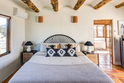 Desert Sanctuary with Designer Touches - Santa Fe, New Mexico