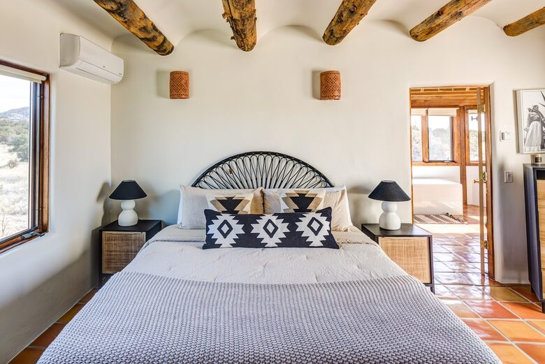 Desert Sanctuary with Designer Touches - Santa Fe, New Mexico