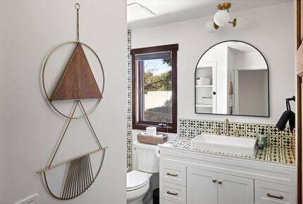 Desert Sanctuary with Designer Touches - Santa Fe, New Mexico