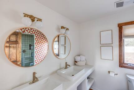 Desert Sanctuary with Designer Touches - Santa Fe, New Mexico