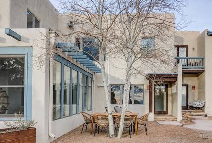 Desert Sanctuary with Designer Touches - Santa Fe, New Mexico