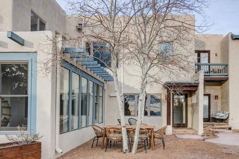 Desert Sanctuary with Designer Touches - Santa Fe, New Mexico